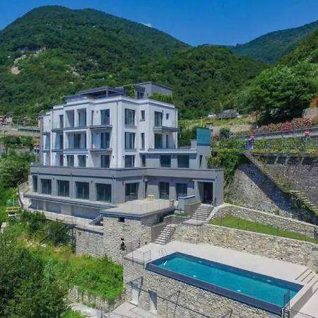 4-bedroom In Como, Lombardy Carate Urio