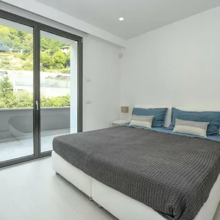 4-bedroom In Como, Lombardy Holiday home *