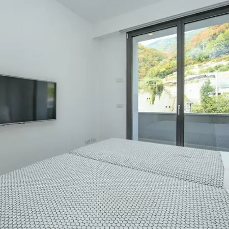 4-bedroom In Como, Lombardy Carate Urio