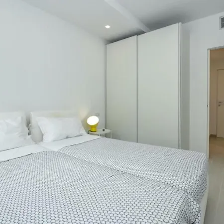 4-bedroom In Como, Lombardy Carate Urio