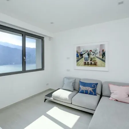 4-bedroom In Como, Lombardy Carate Urio